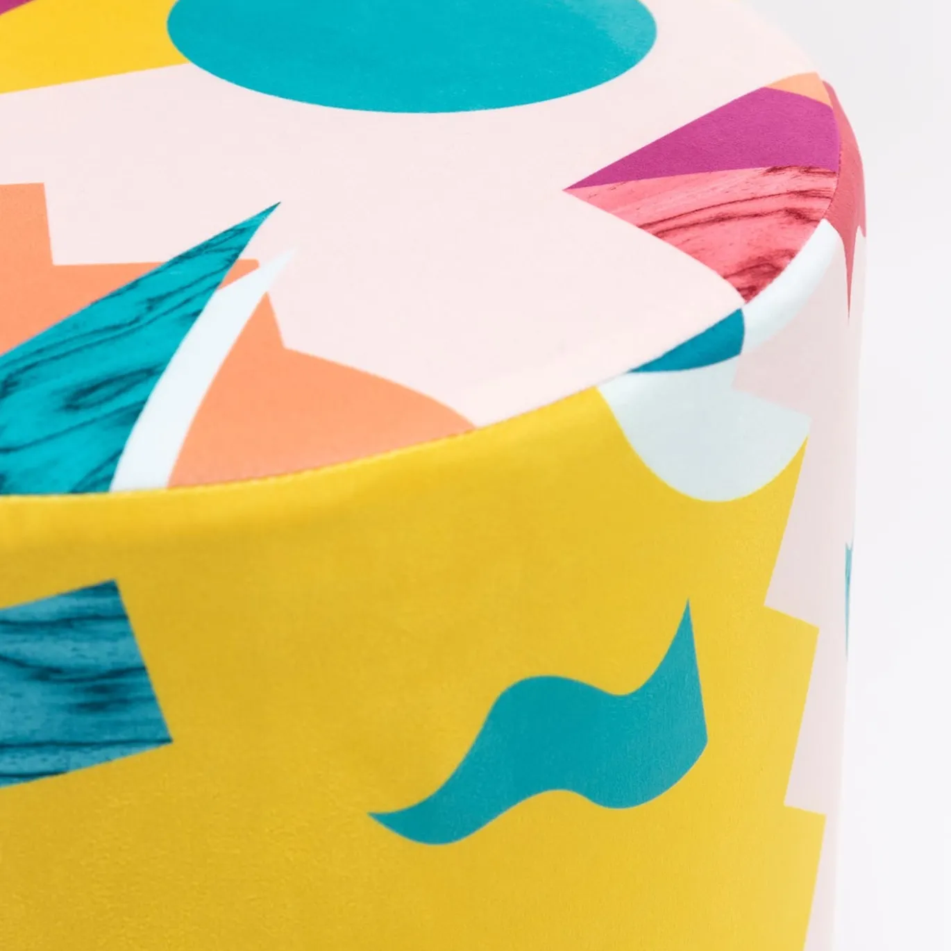 Alchimie Pouf in velluto e base in MDF con decoro astratto #2
