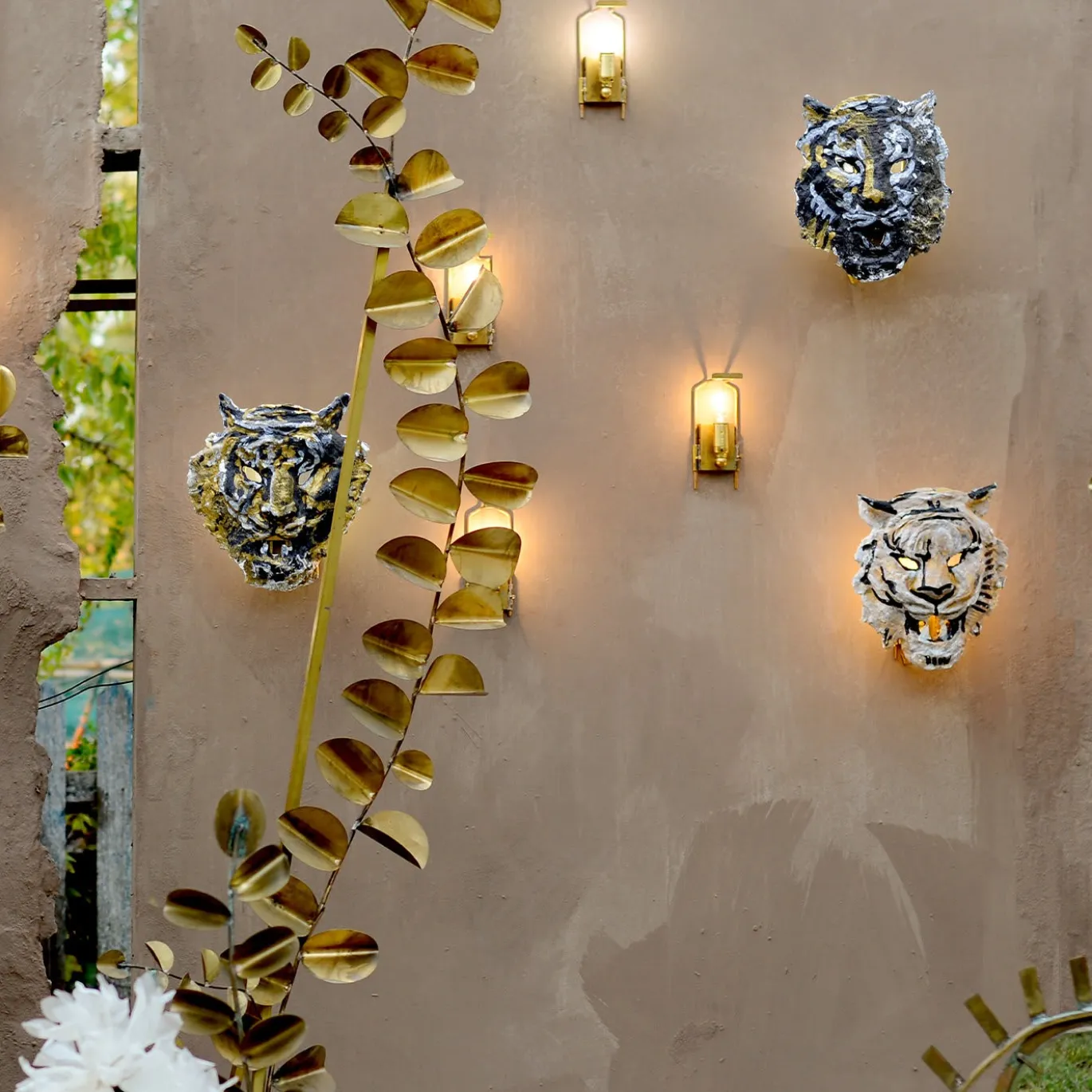 Applique Changeant Tigris Sconce #1