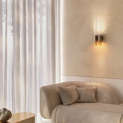 Applique doppia Sbàrlusc in vetro rosso e ottone champagne di Isacco Brioschi
