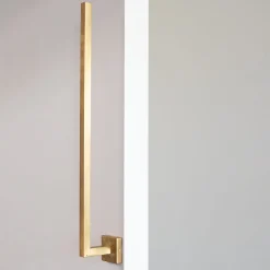 Applique Elle Verticale in Ottone con Finitura Dorata