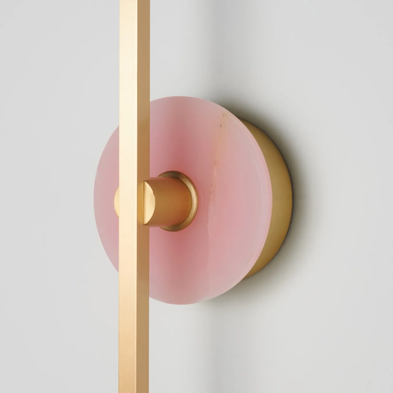 Applique Essential Grand Stick in ottone satinato e onice rosa
