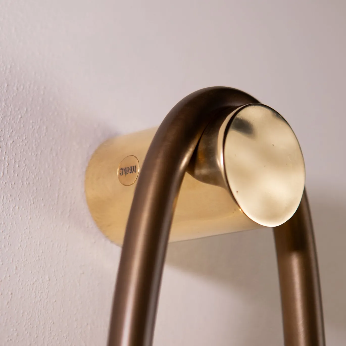 Applique Il Pezzo 12 in bronzo e ottone dorato