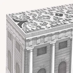 Architettura Armadio piccolo rialzato