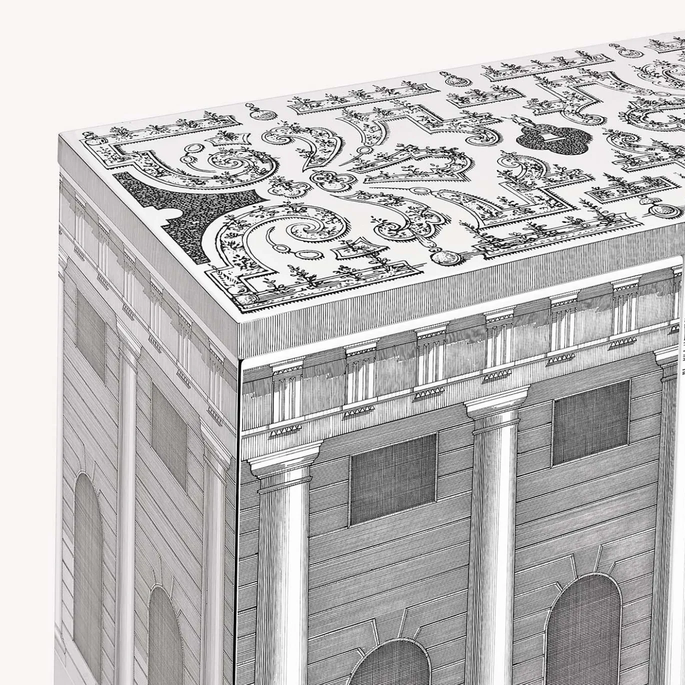 Architettura Armadio piccolo rialzato