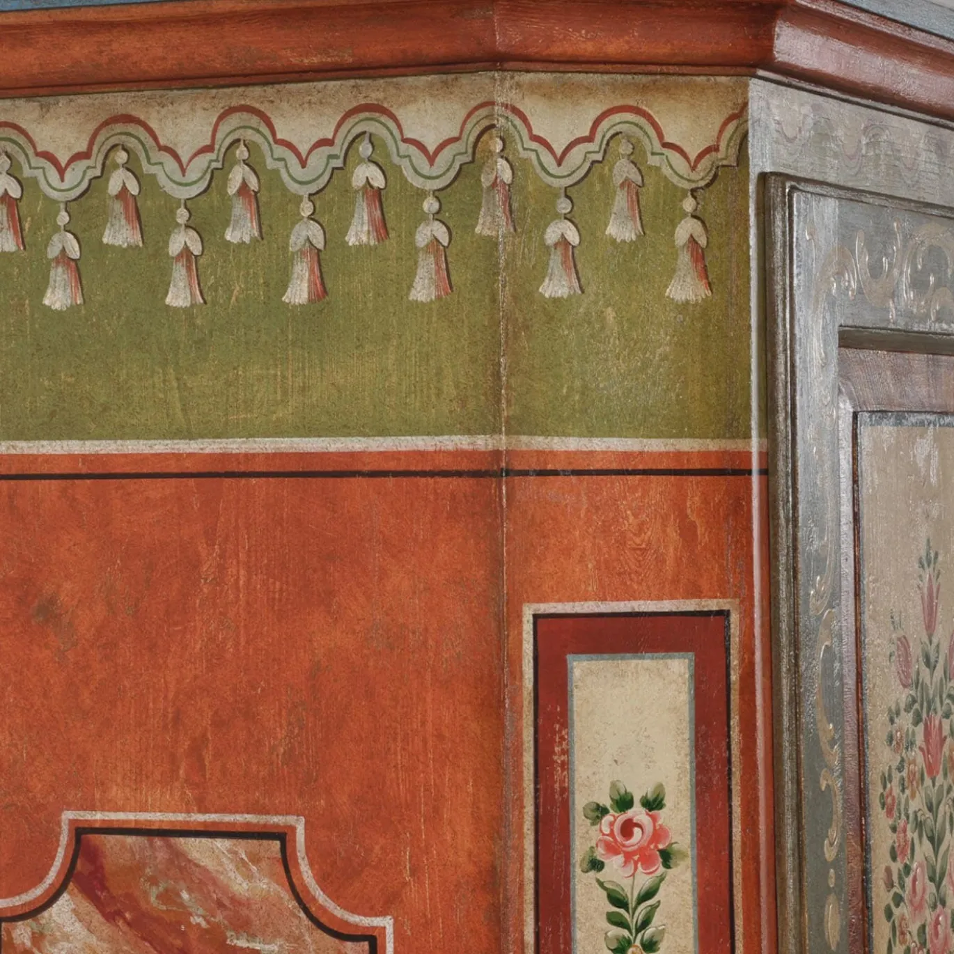 Armadio floreale tirolese del XVIII secolo
