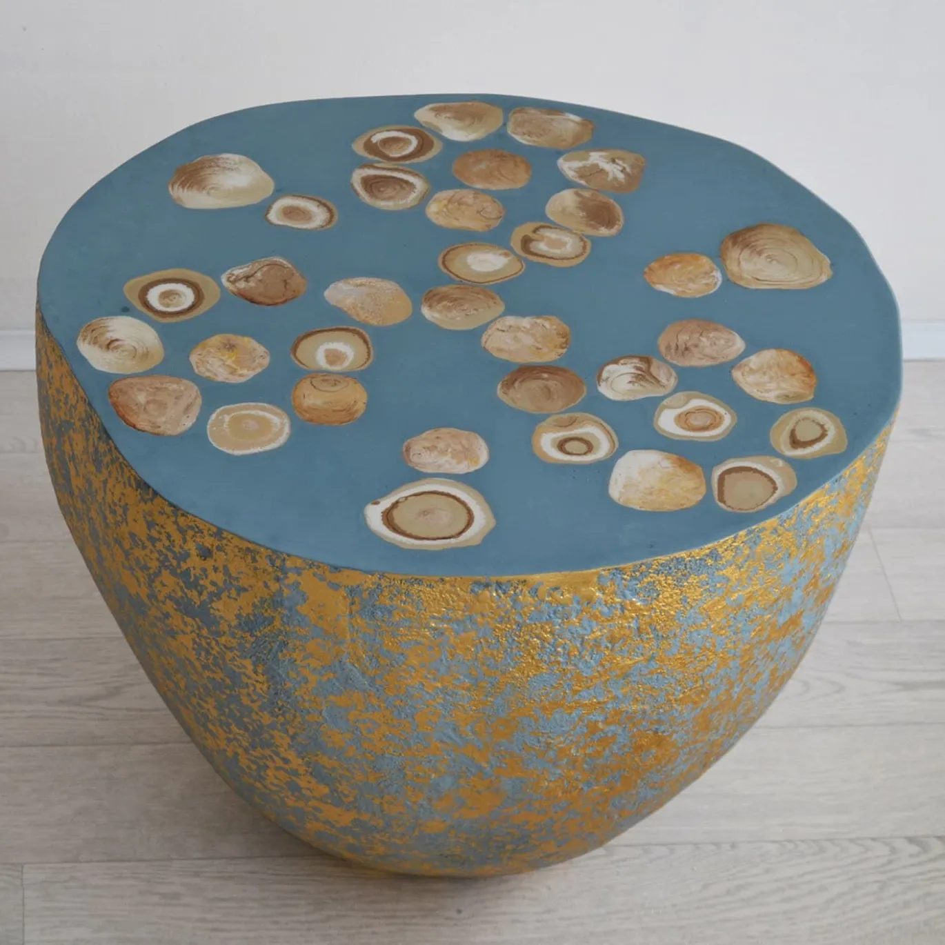BonBon Tavolino irregolare dorato e blu polvere