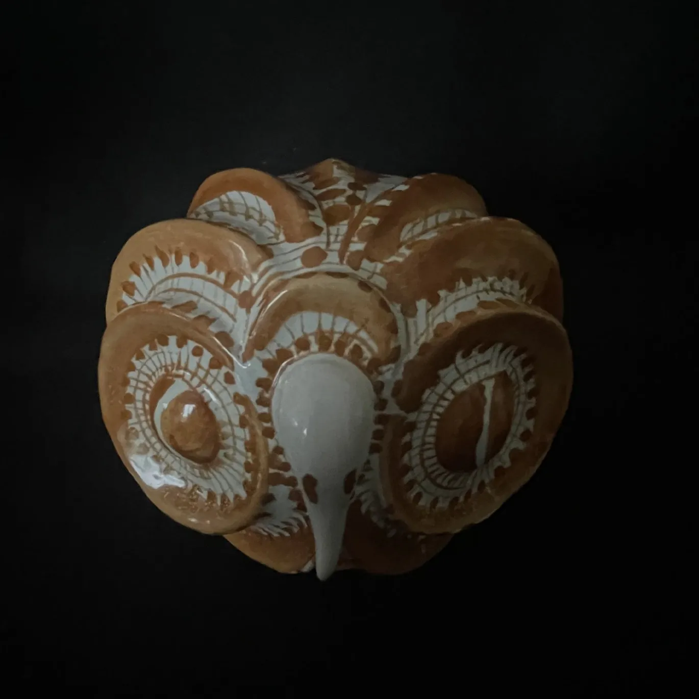 Bottiglia Civetta in ceramica bianca e arancione