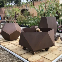Braciere per esterni geometrico Fotià F.7 in acciaio corten