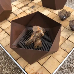 Braciere per esterni geometrico Fotià F.7 in acciaio corten