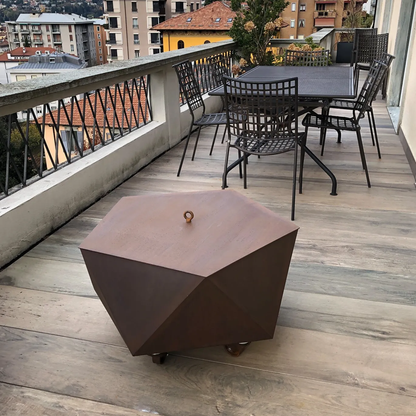 Braciere per esterni geometrico Fotià F.7 in acciaio corten