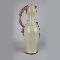 Brocca in ceramica con donna dai capelli rossi