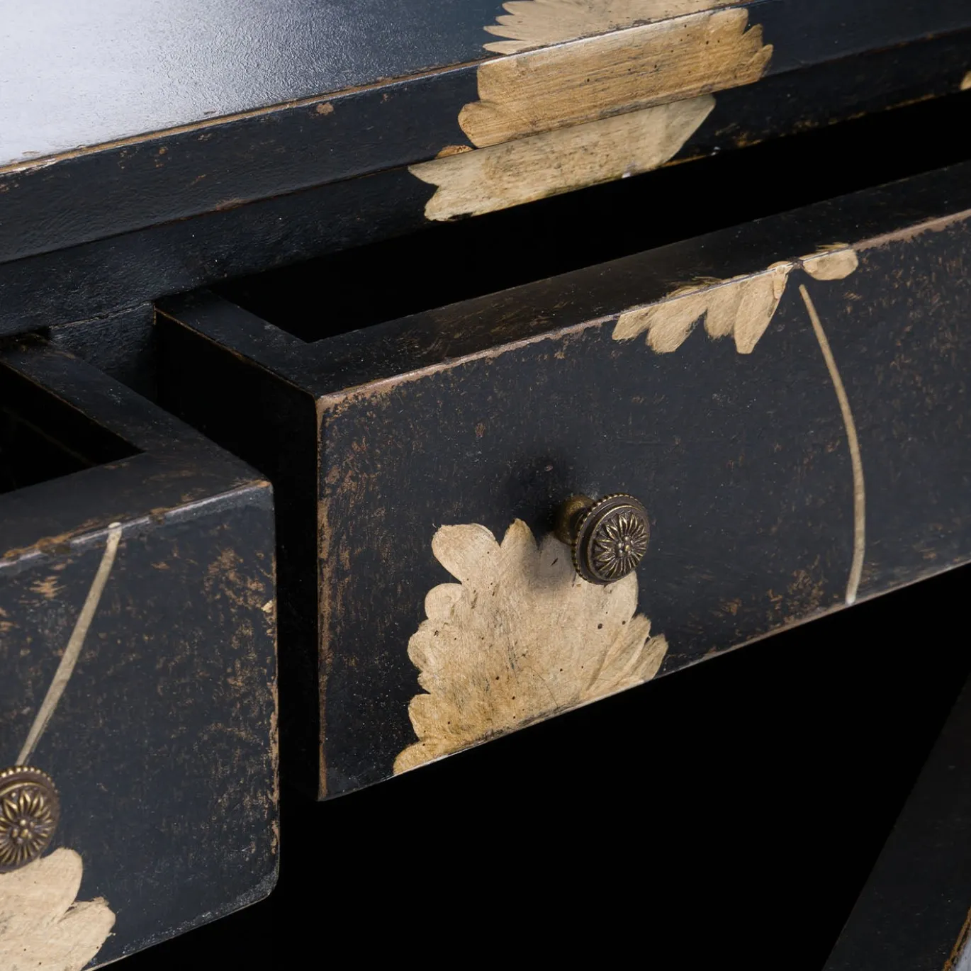 Cabinet Barberini piccolo in legno nero dipinto a mano con motivo a foglie e con cassetti