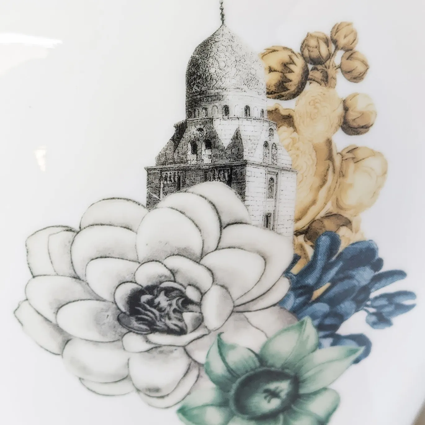 Cairo Vaso in porcellana anfora con fiori e architetture H32Cm