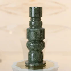 Candelabro Oreadi Nemesi in Marmo Green Guatemala di Rotella