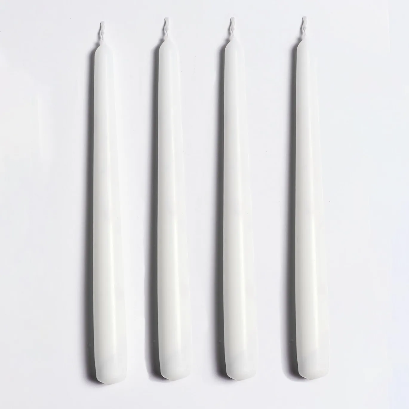 Candeliere in ceramica bianco e nero con 4 candele profumate