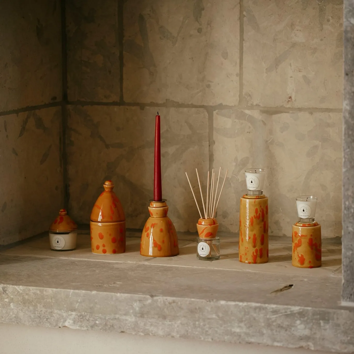 Candeliere in ceramica caramello con 4 candele profumate