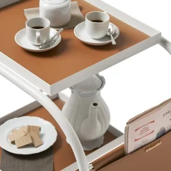 Carrello da bar con ruote Zenzero White di Sameer Alameen