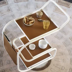 Carrello da bar con ruote Zenzero White di Sameer Alameen
