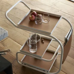 Carrello da bar con ruote Zenzero White di Sameer Alameen