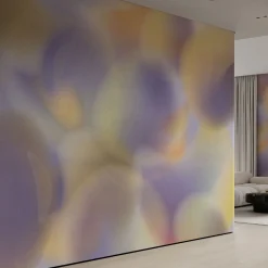 Carta da parati a trama viola della collezione Flo di Karim Rashid