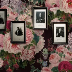 Carta da Parati Botanica Drammatica con Fiori di Peonia per Decorazioni