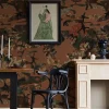 Carta da parati Hidden in Plain Sight Camouflage Marsala di Magnus Gjoen