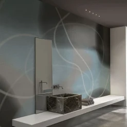 Carta da parati strutturata in azzurro e grigio della collezione Flo di Karim Rashid