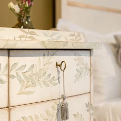 Cassettiera Dorsoduro Bianco Gesso con Motivo Foglie