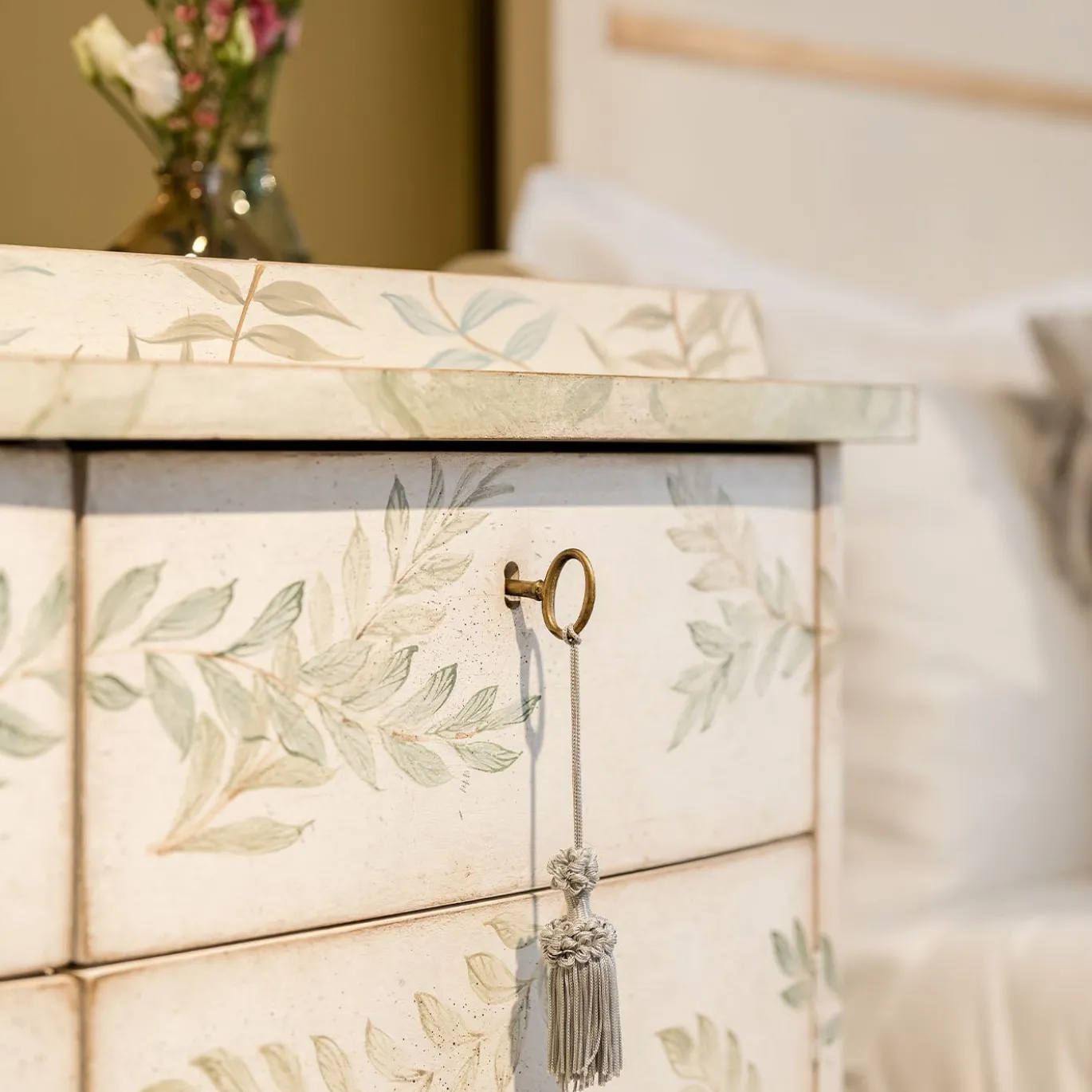 Cassettiera Dorsoduro Bianco Gesso con Motivo Foglie