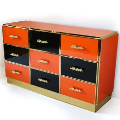 Cassettiera nera e arancione
