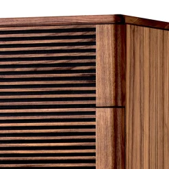 Cassettiera Riga Alta in Noce con Dettagli in Legno Scuro