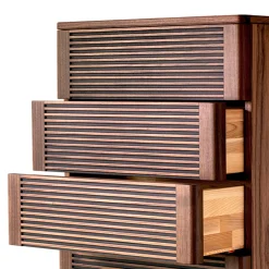 Cassettiera Riga Alta in Noce con Dettagli in Legno Scuro