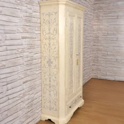 Cassettone Beige In Stile Tirolese Dipinto a Mano