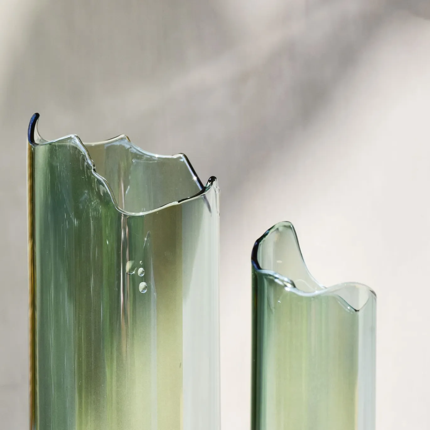 Catharsis Vaso scultoreo in vetro salvia #1