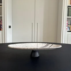 Centro tavola alto in ceramica Raku bianco e nero