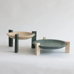 Centrotavola Block Stand Alto in marmo Travertino e Verde Guatemala