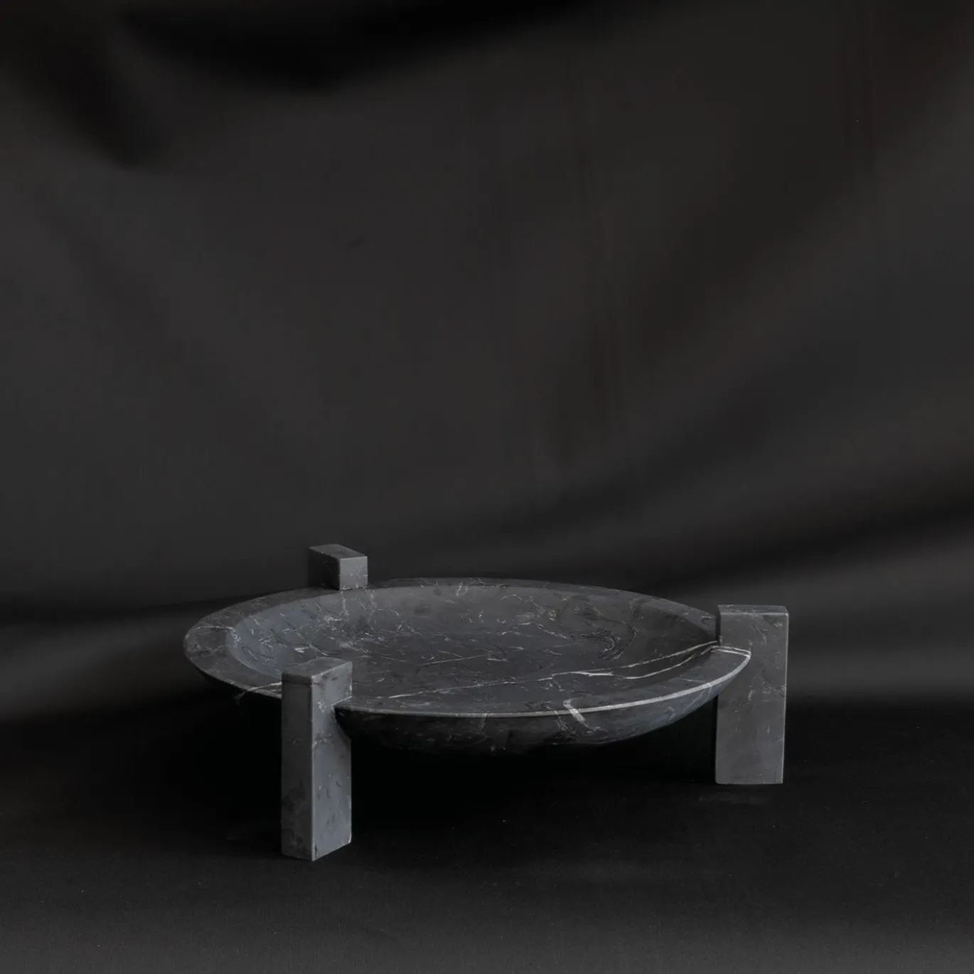 Centrotavola Block Stand basso in marmo Nero Marquina