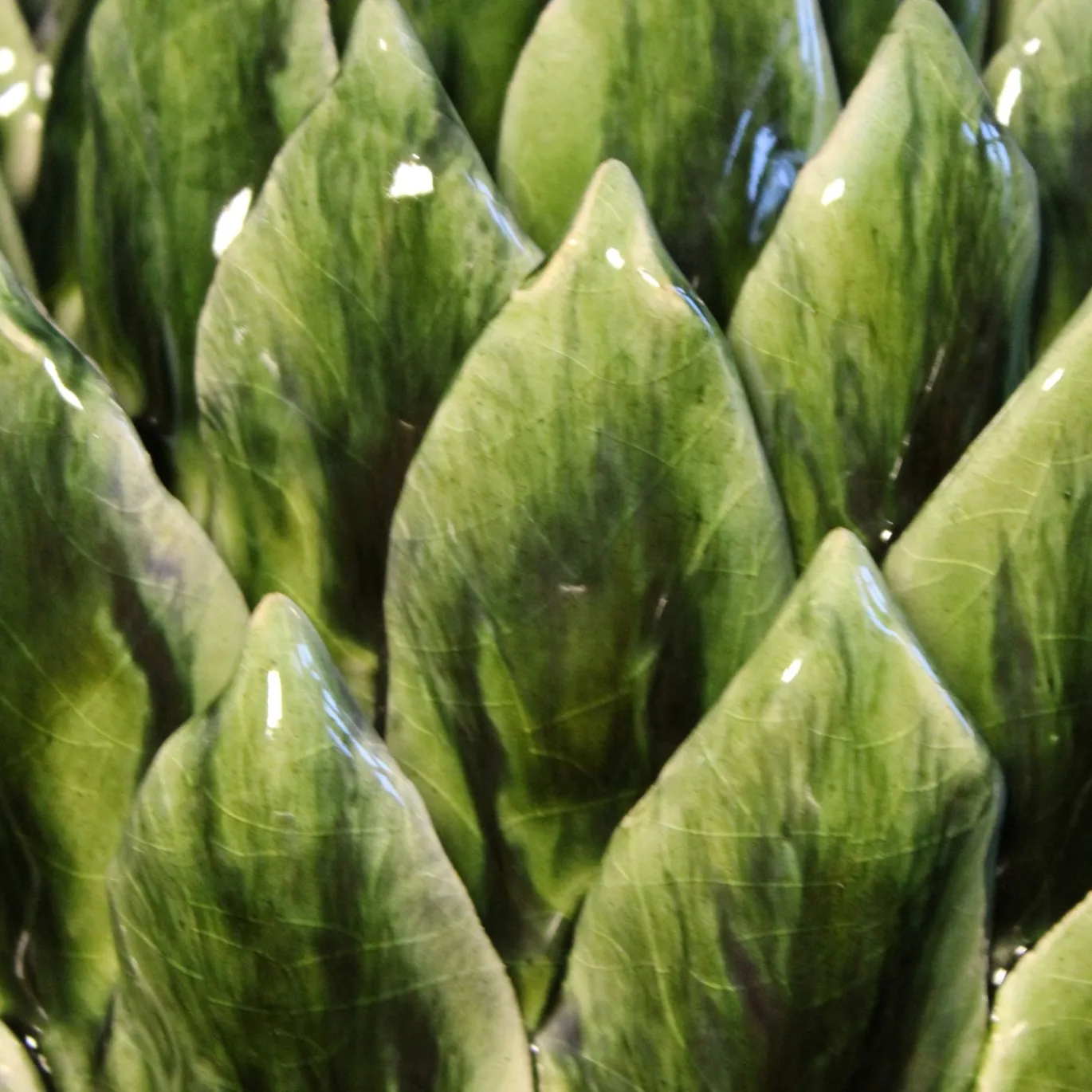 Centrotavola Cynara a forma di carciofo in ceramica smaltata verde