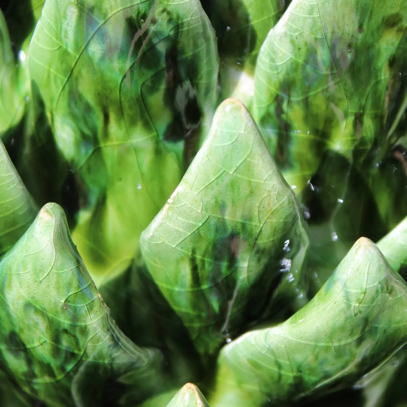 Centrotavola Cynara a forma di carciofo in ceramica smaltata verde
