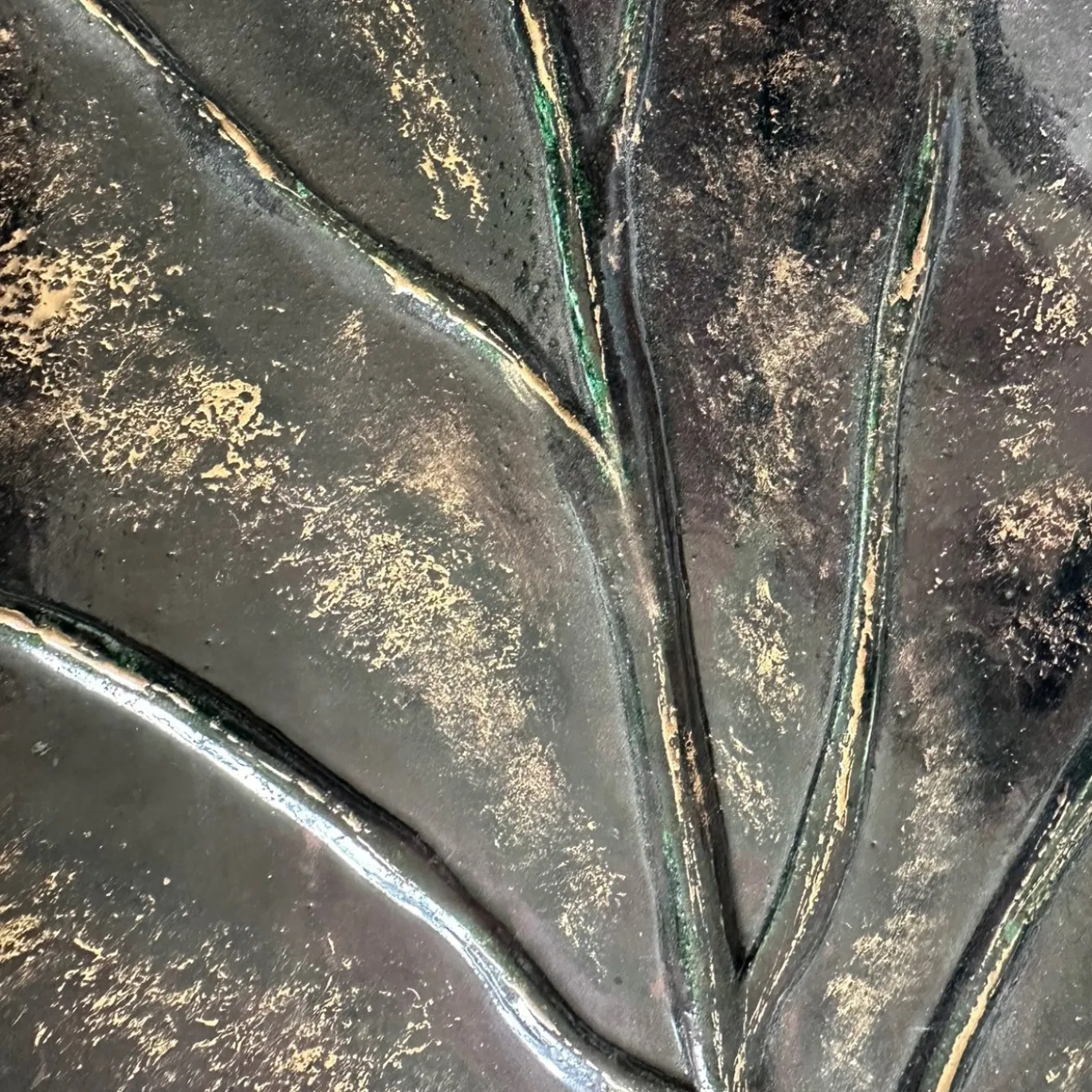 Centrotavola in ceramica Autumn Leaf in finitura marrone