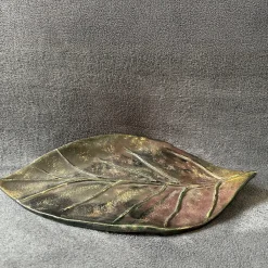 Centrotavola in ceramica Autumn Leaf in finitura marrone