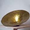 Centrotavola in ceramica bruna e foglia oro della collezione Spore