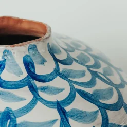 Cerchi blu e vaso azzurro
