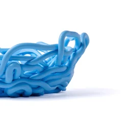 Cesto centrotavola Tutti Frutti II medio in resina azzurra di Gaetano Pesce