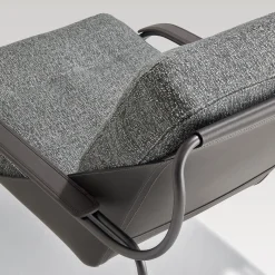 Chaise Longue Maggiolina Grigia con Scocca in Pelle di Marco Zanuso