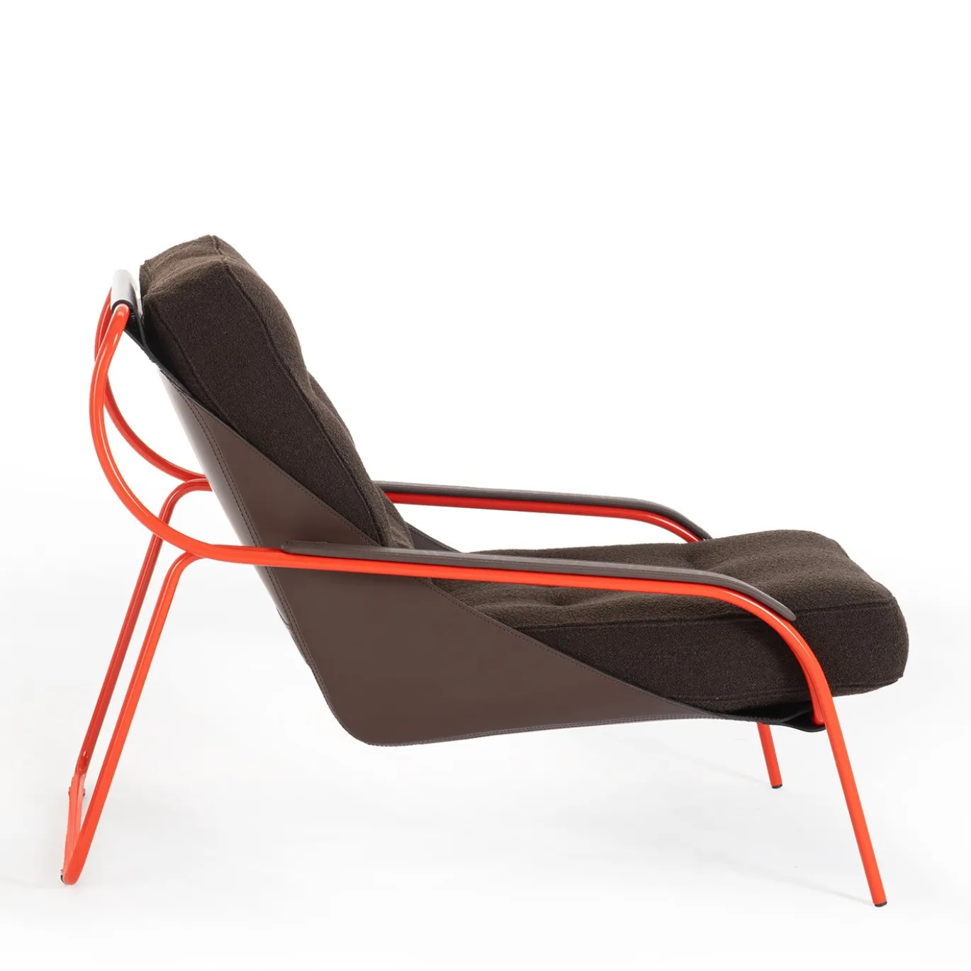 Chaise Longue Maggiolina Marrone con Struttura in Acciaio Arancione di Marco Zanuso