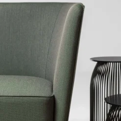 Chaise longue verde in velluto con vassoio - destra