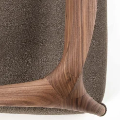 Chassis Divano con Struttura in Legno e Rivestimento in Tessuto Marrone