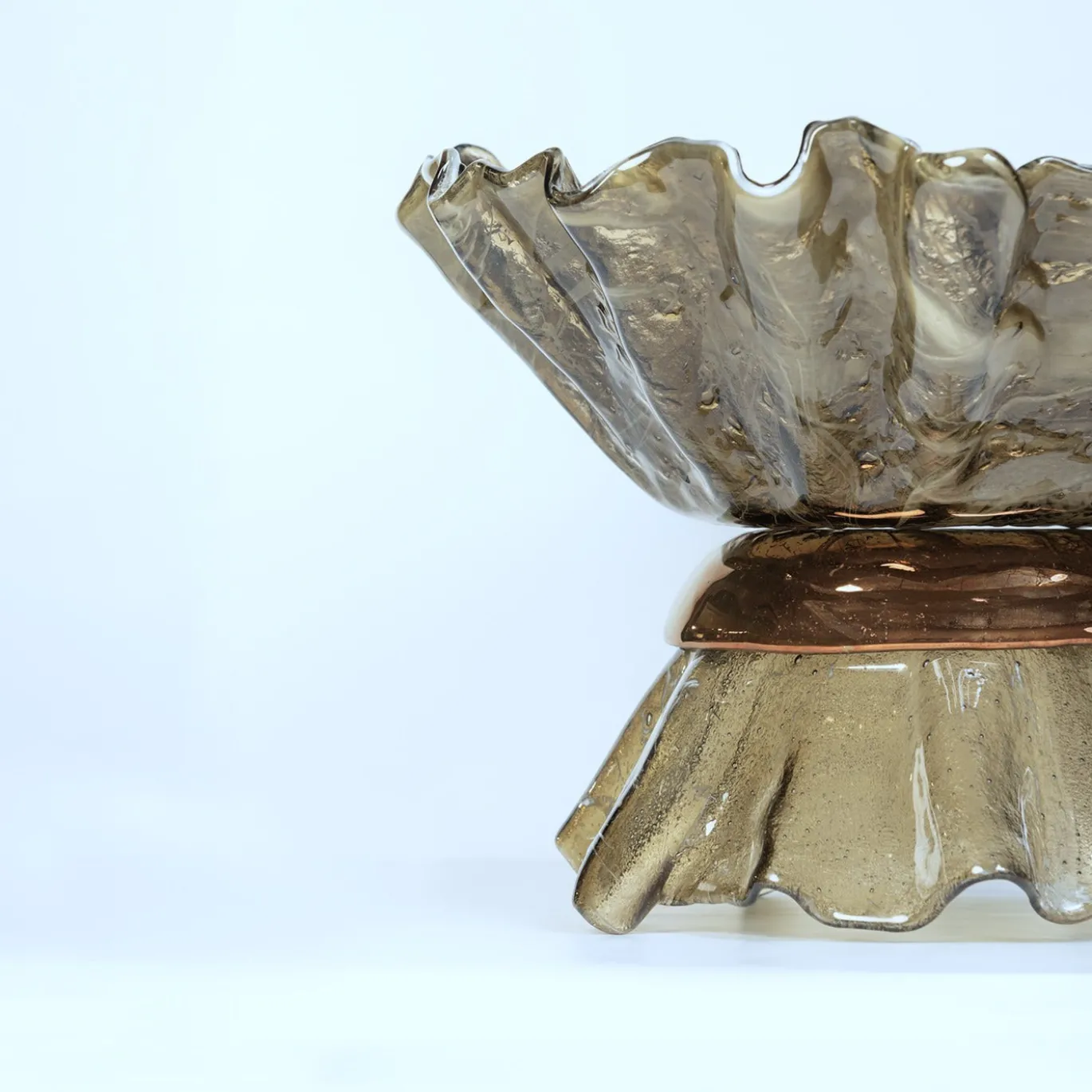 Ciotola scultorea Ballarina in vetro di Murano bronzo e oro rosso effetto marmo