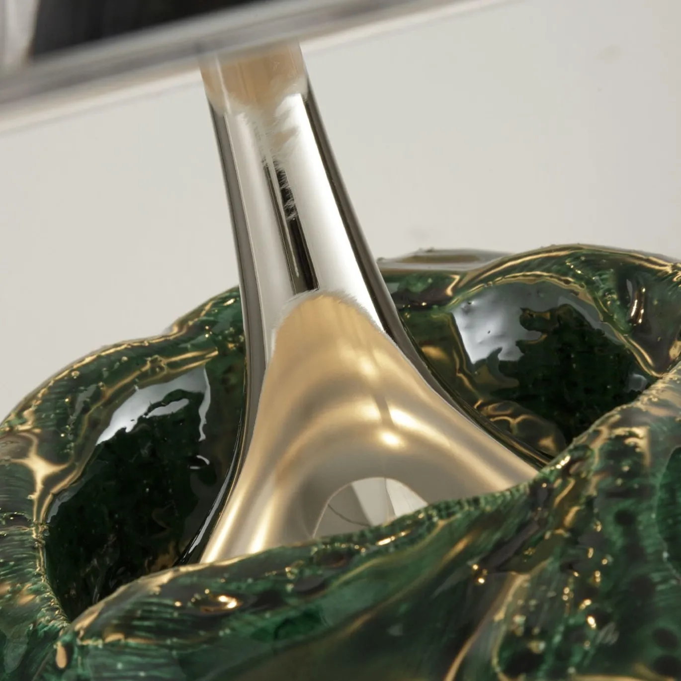 CL2120/AR Lampada da tavolo verde e argentata